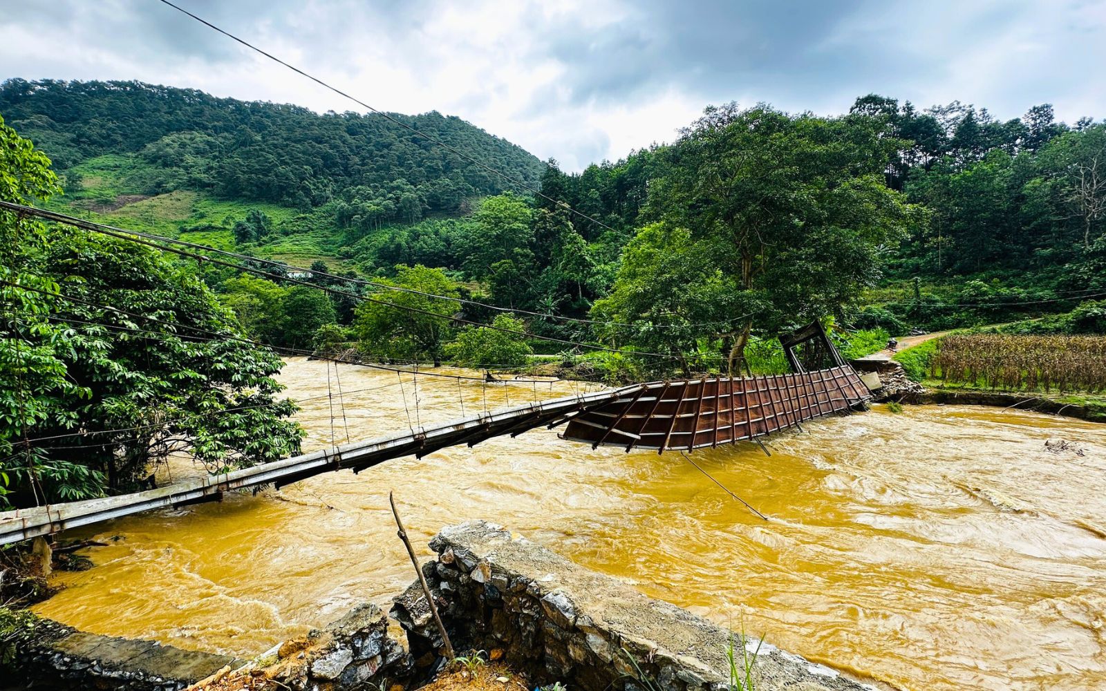 En juin 2024, une inondation sans précédent a entièrement détruit le pont de Lung Cang