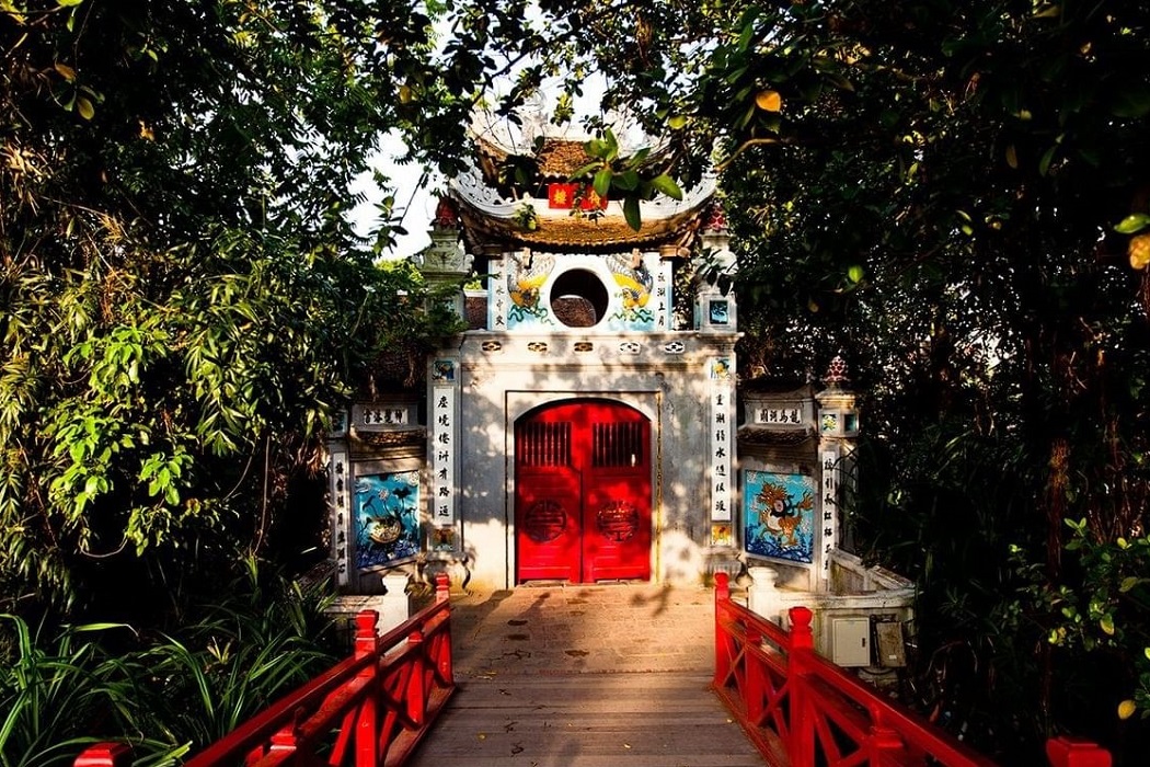 lac-hoan-kiem-ngoc-son-temple-hanoi-voyage