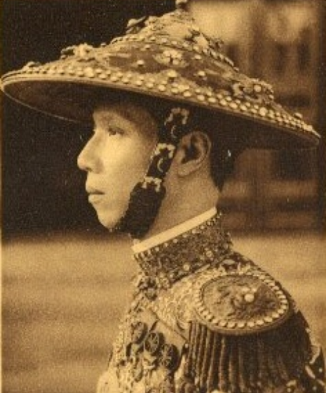 Gli Imperatori di Hue : Eredità della Dinastia Nguyen (1802–1945)